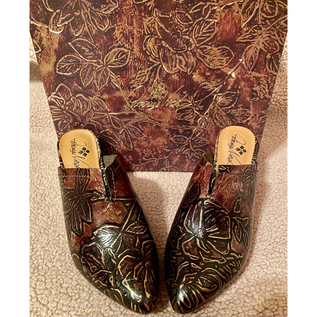 Patricia Nash Ruffina Chocolate/Gold Mules